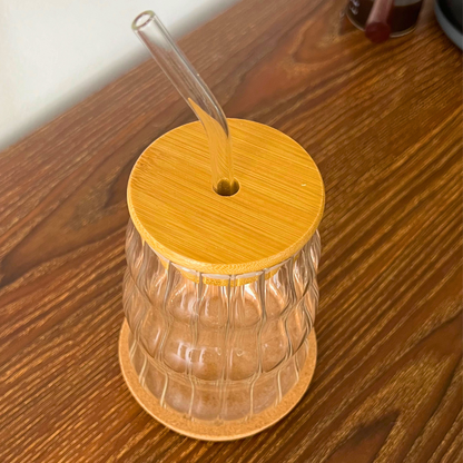 Vaso de Vidrio - Wavy con Tapa, Popote y Posavasos