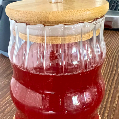 Vaso de Vidrio - Wavy con Tapa, Popote y Posavasos